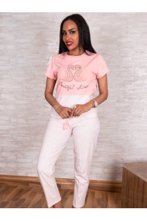 بيجاما بنطلون مع تيشيرت مزينة بطبعات مخططة