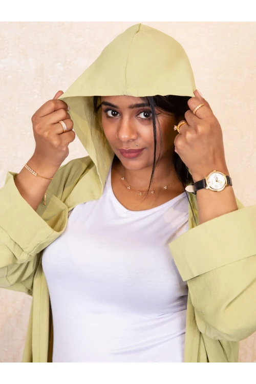 عباية بقبعة مع بنطلون بكسرات وخصر مطاطي