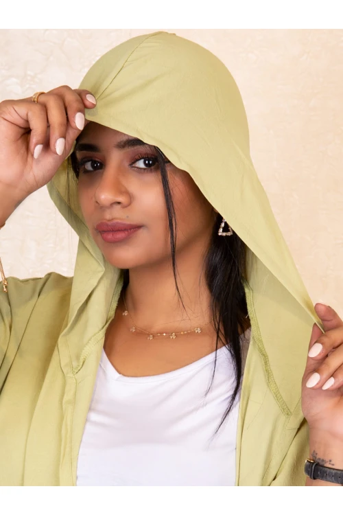 عباية بقبعة مع بنطلون بكسرات وخصر مطاطي