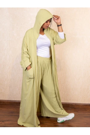 عباية بقبعة مع بنطلون بكسرات وخصر مطاطي