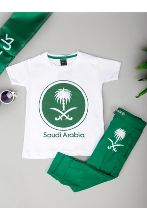 طقم بنطلون أخضر مع تيشيرت بأكمام قصيرة