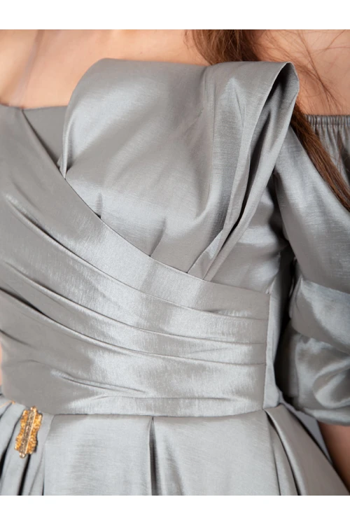 فستان سهره قصير بأكتاف مكشوفة