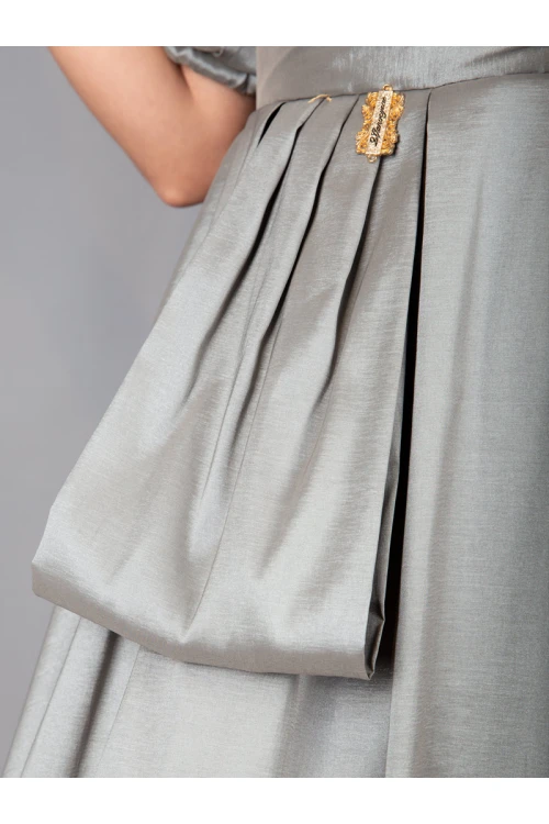 فستان سهره قصير بأكتاف مكشوفة