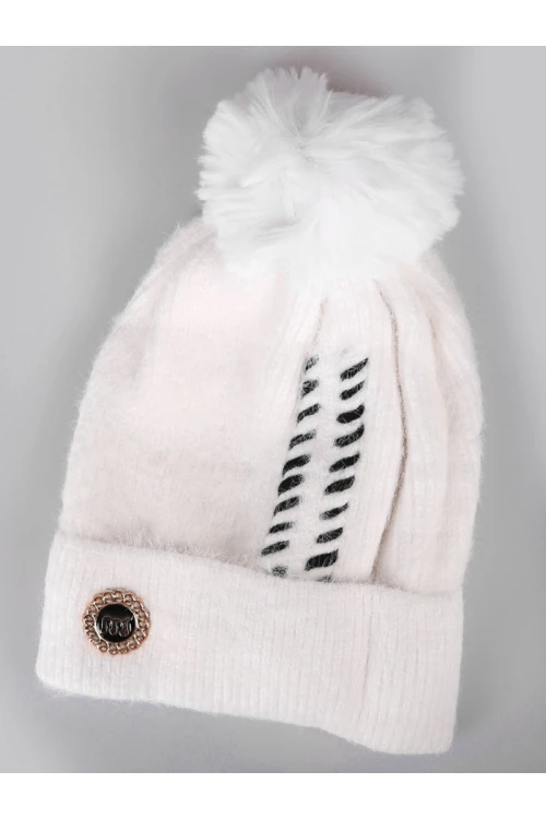 قبعة شتوية مزينة بكرة فرو