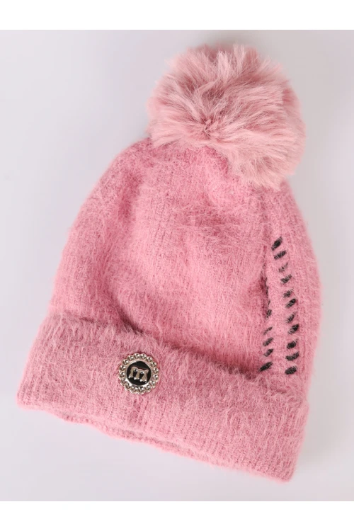قبعة شتوية مزينة بكرة فرو