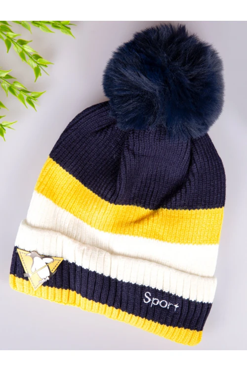 قبعة شتوية مخططة مزينة بالفرو