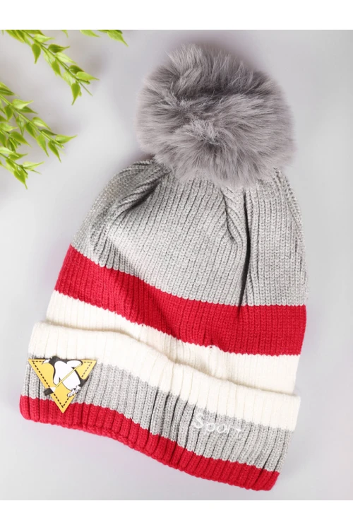 قبعة شتوية مخططة مزينة بالفرو