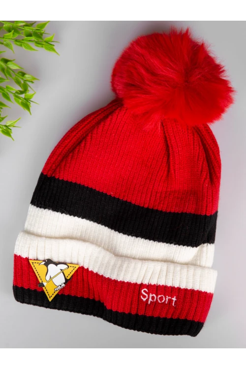 قبعة شتوية مخططة مزينة بالفرو