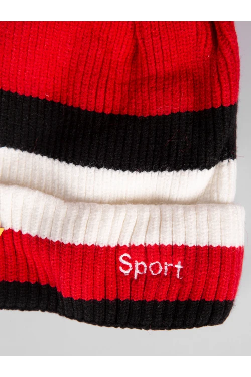 قبعة شتوية مخططة مزينة بالفرو