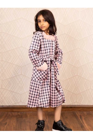 فستان شتوي بطبعات وتفاصيل فرو