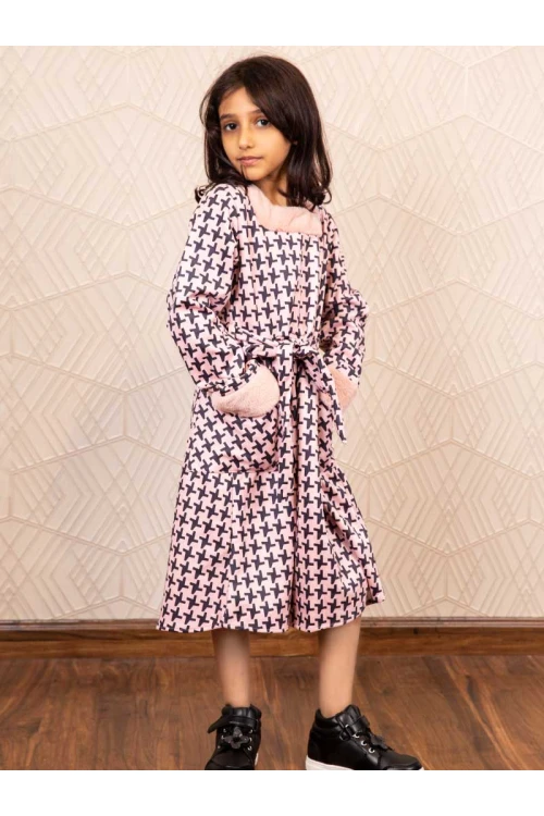 فستان شتوي بطبعات وتفاصيل فرو