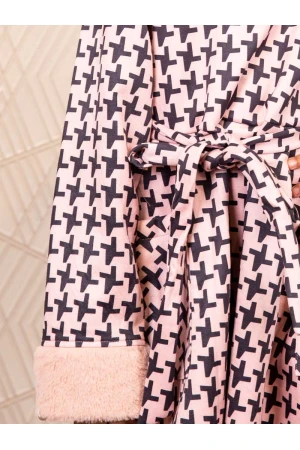 فستان شتوي بطبعات وتفاصيل فرو