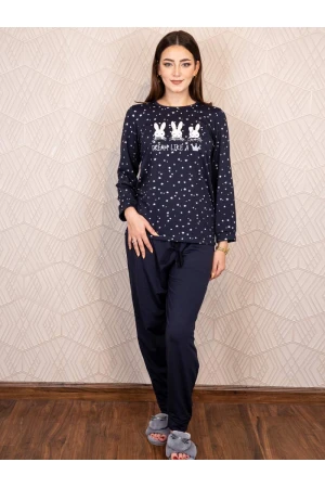 بيجاما بنطلون سادة مع بلوزة بطبعات نجوم
