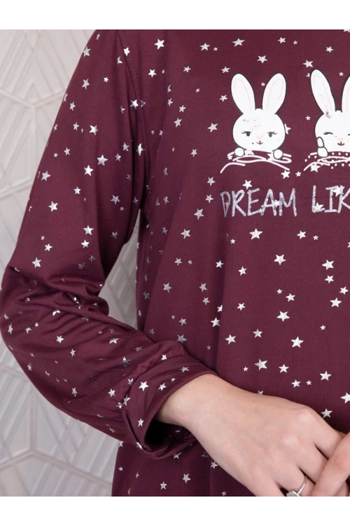 بيجاما بنطلون سادة مع بلوزة بطبعات نجوم