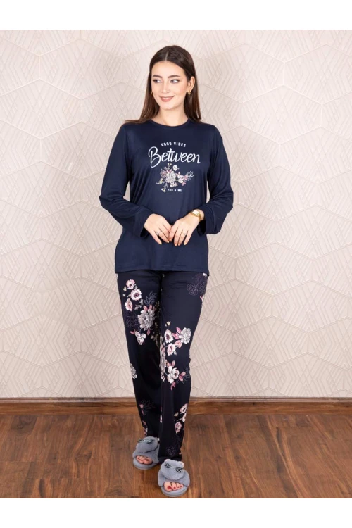بيجاما بنطلون بطبعات زهور مع تيشيرت بأكمام طويلة