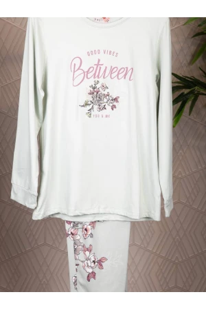 بيجاما بنطلون بطبعات زهور مع تيشيرت بأكمام طويلة