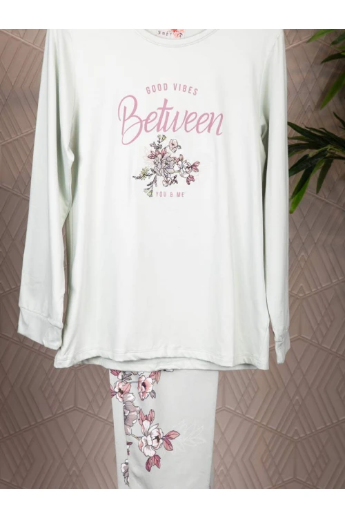 بيجاما بنطلون بطبعات زهور مع تيشيرت بأكمام طويلة