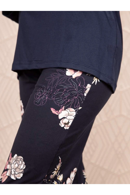 بيجاما بنطلون بطبعات زهور مع تيشيرت بأكمام طويلة