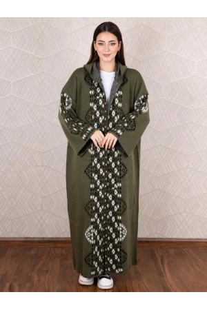 فرو شتوي مزخرف بطبعات مع قبعة