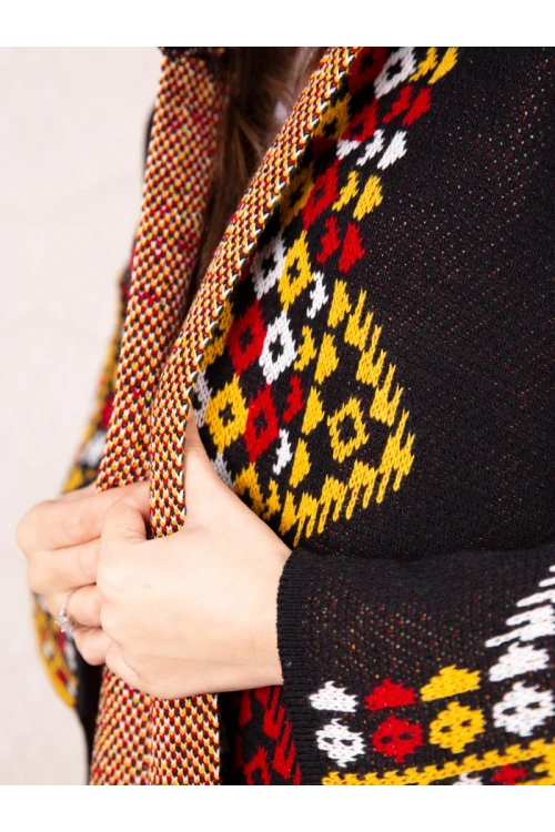 فرو شتوي مزخرف بطبعات مع قبعة