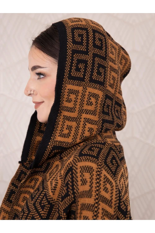 شال شتوي مزين بطبعات مع قبعة