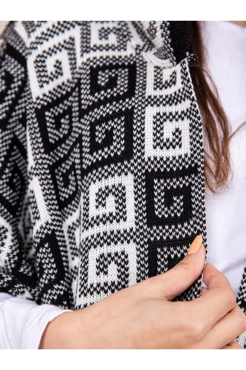 شال شتوي مزين بطبعات مع قبعة