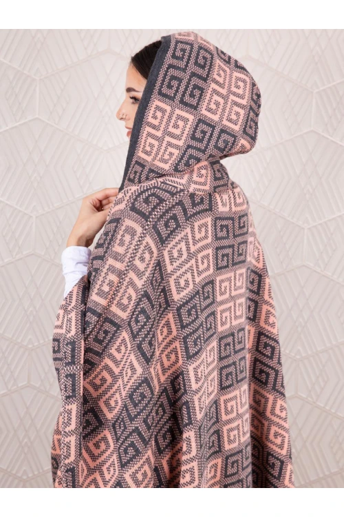 شال شتوي مزين بطبعات مع قبعة