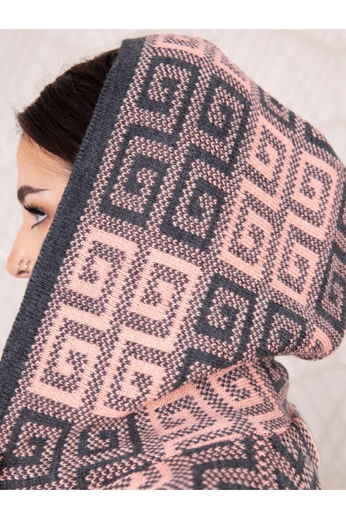 شال شتوي مزين بطبعات مع قبعة