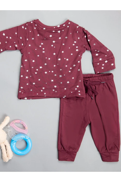 بيجاما شتوية مزينة بطبعات نجوم