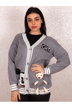 جاكيت شتوي مزين بتفاصيل دب و أزرار إغلاق