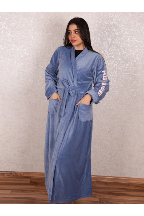 روب مخمل بطبعات و أكمام طويلة