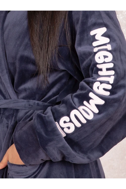 روب مخمل بطبعات و أكمام طويلة