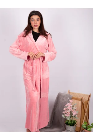 روب مخمل مع جيوب و قبعة مزين بطبعات كتابة