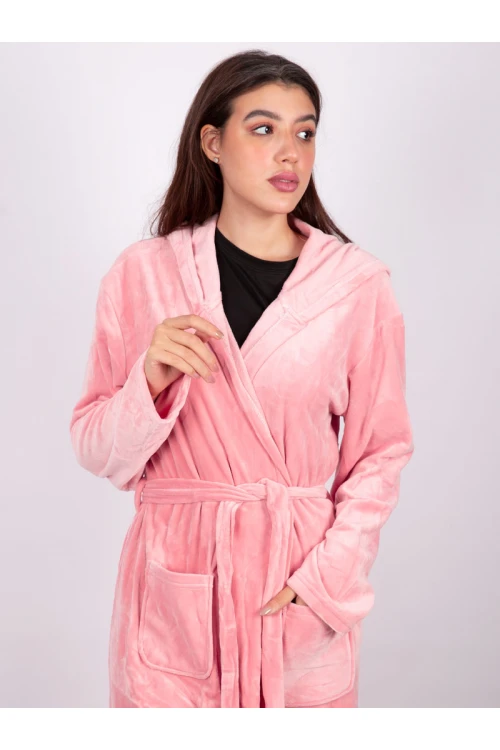 روب مخمل مع جيوب و قبعة مزين بطبعات كتابة