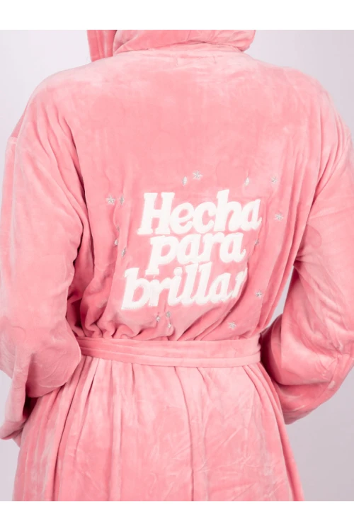 روب مخمل مع جيوب و قبعة مزين بطبعات كتابة