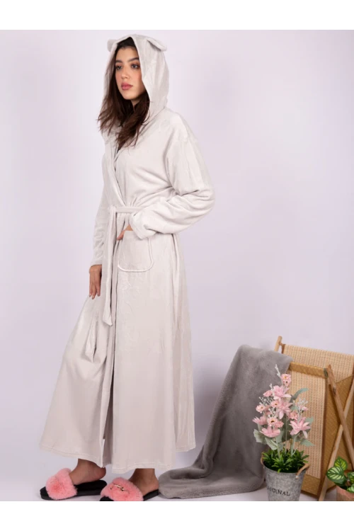 روب مخمل مع جيوب و قبعة مزين بطبعات كتابة