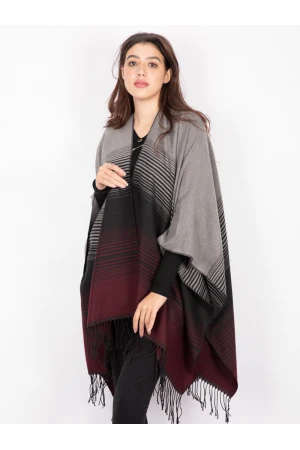 شال بقصة واسعة مخطط