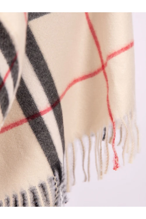 شال كاروهات بقصة واسعة