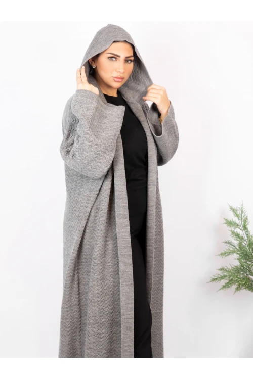 عباية شتوية بقبعة و أكمام طويلة