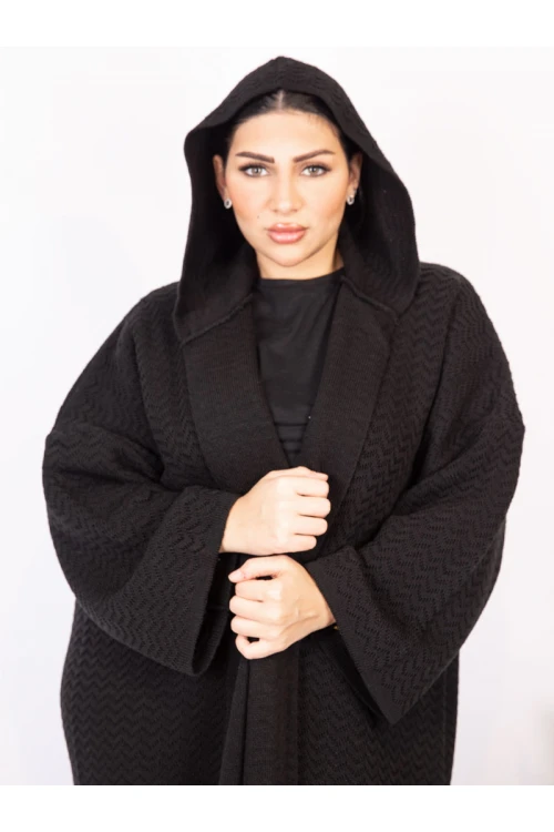 عباية شتوية بقبعة و أكمام طويلة