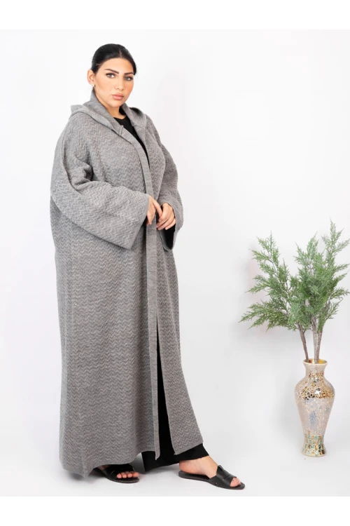 عباية شتوية بقبعة و أكمام طويلة