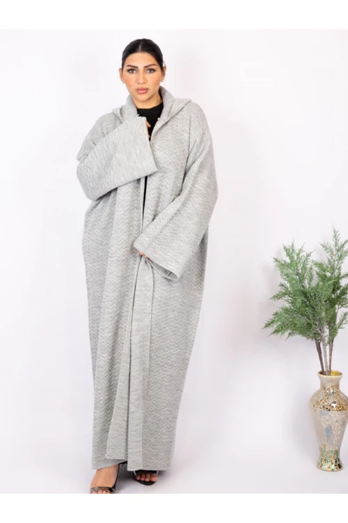 عباية شتوية بقبعة و أكمام طويلة