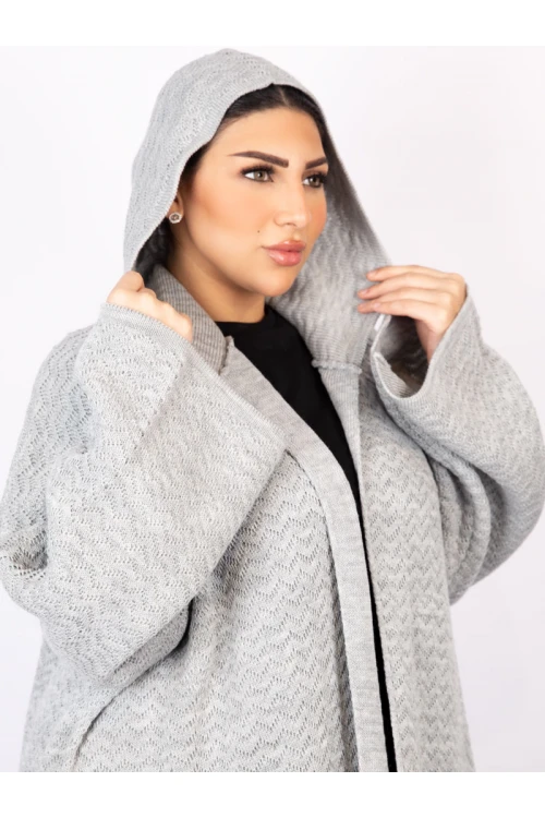 عباية شتوية بقبعة و أكمام طويلة