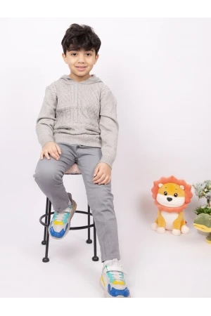 طقم بلوفر مضلع مع قبعة و بنطلون متعدد الأوان