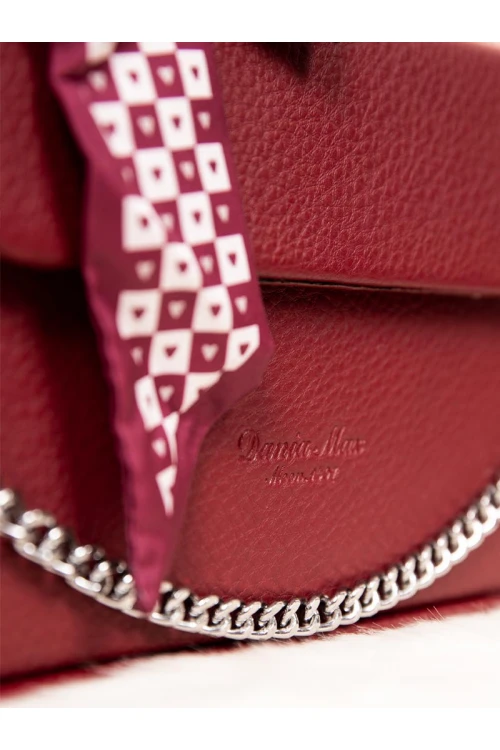 حقيبة مزينه بشريطة