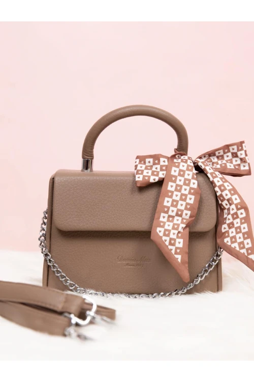 حقيبة مزينه بشريطة