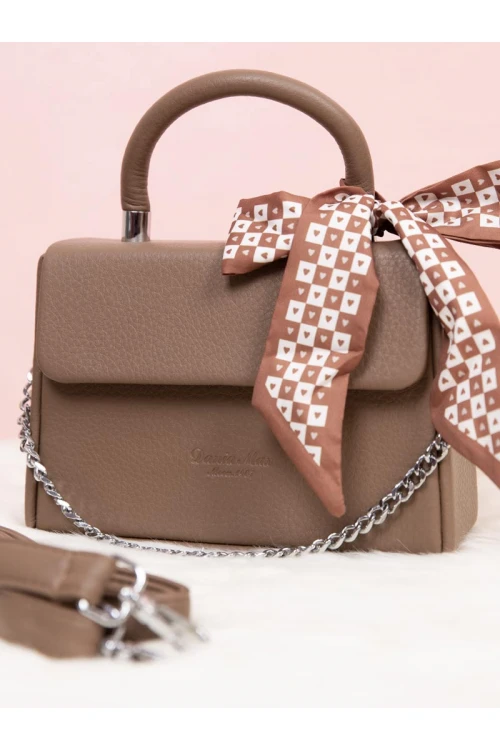 حقيبة مزينه بشريطة