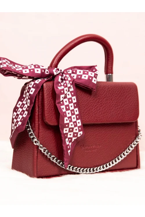 حقيبة مزينه بشريطة