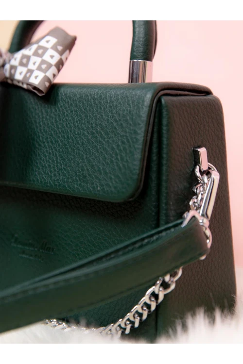 حقيبة مزينه بشريطة