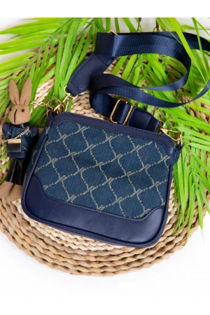 حقيبة مزينه بميدالية